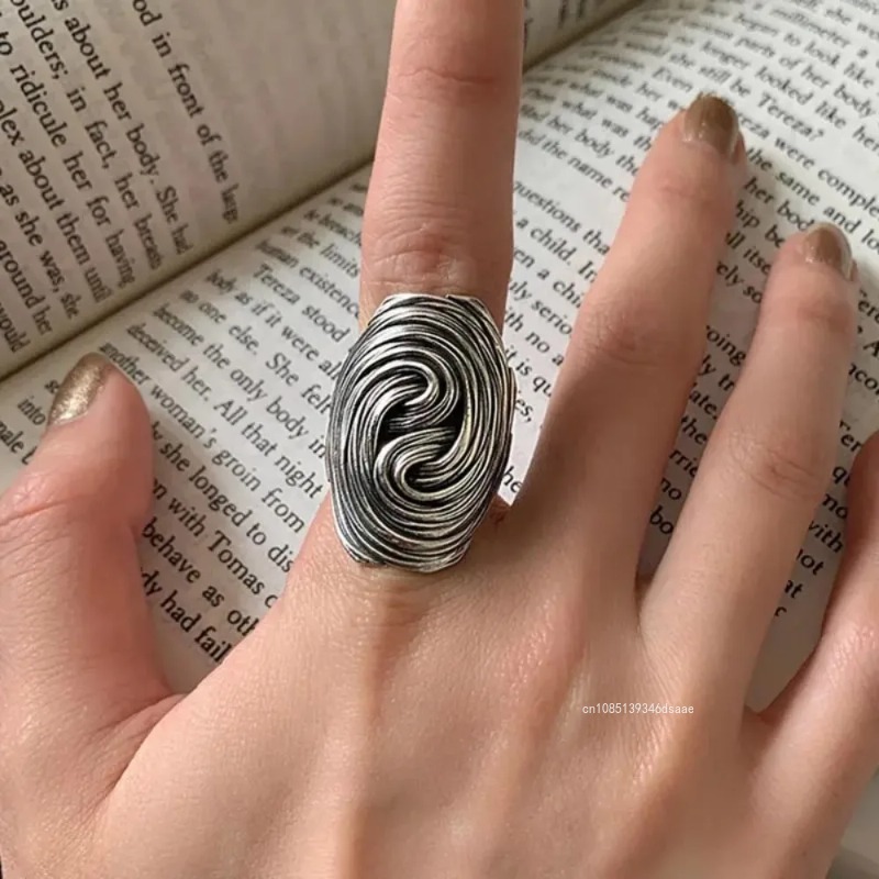 Men'S Accessories Trends 2025 - 2025 Retro Minimalist Niche Trend Exaggerated