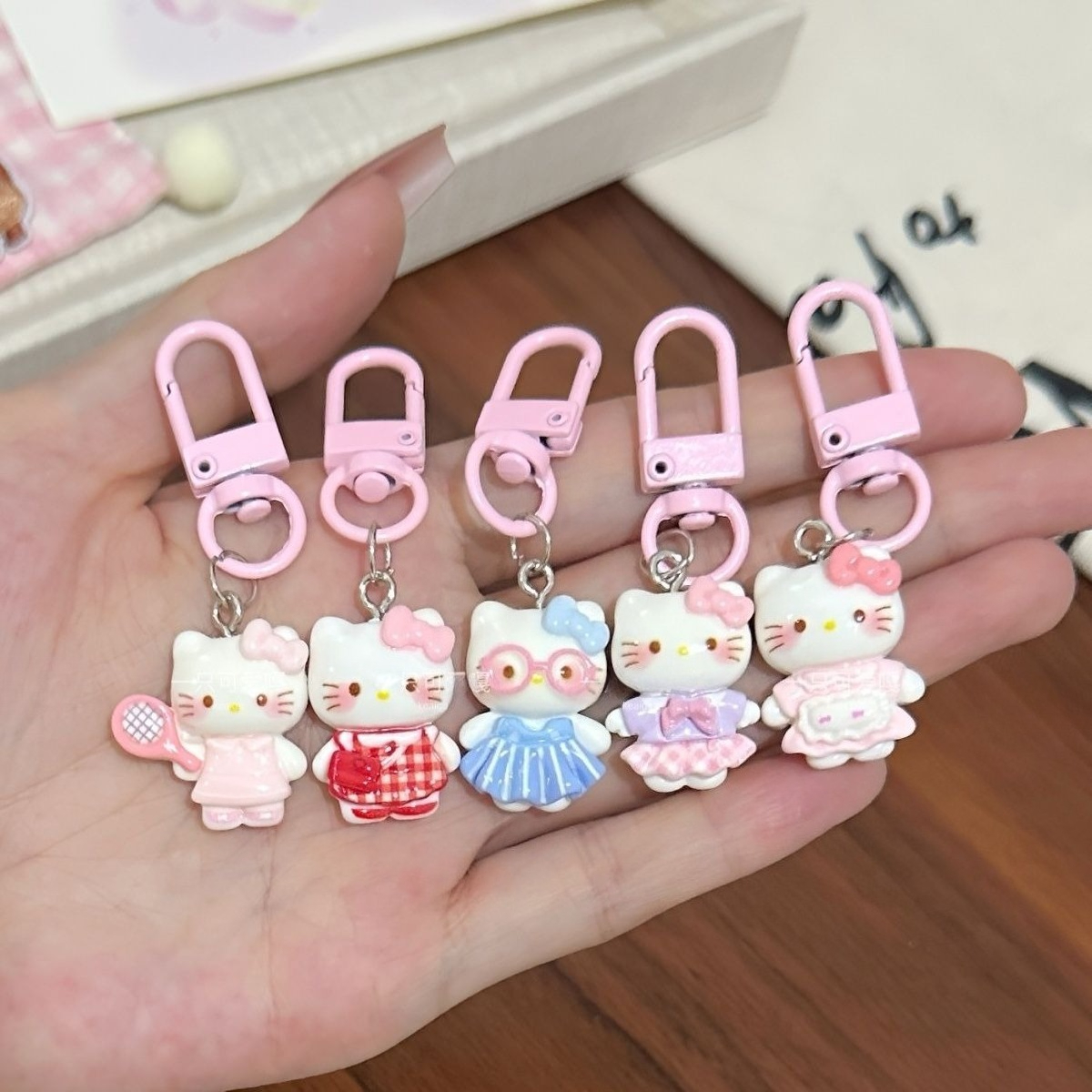 Cute Plaid Skirt Hello Kitty P - Men Keychain Accessories のレビューと価格