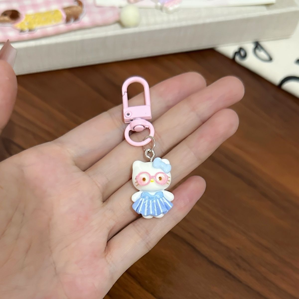 Cute Plaid Skirt Hello Kitty P - Men Keychain Accessories のレビューと価格