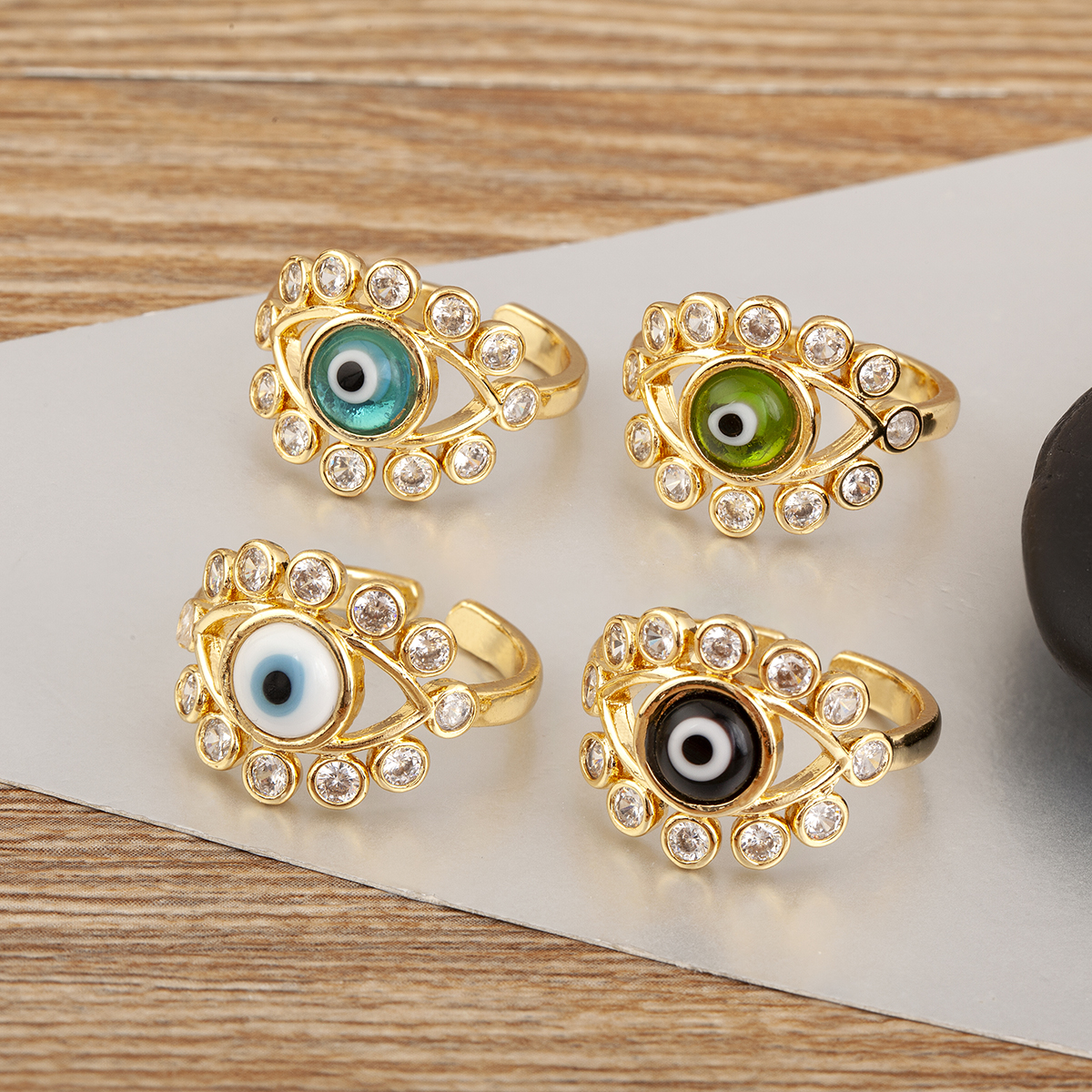 Colorful Crystal Evil Eyes Rin - Men Accessories Evil Eye のレビューと価格