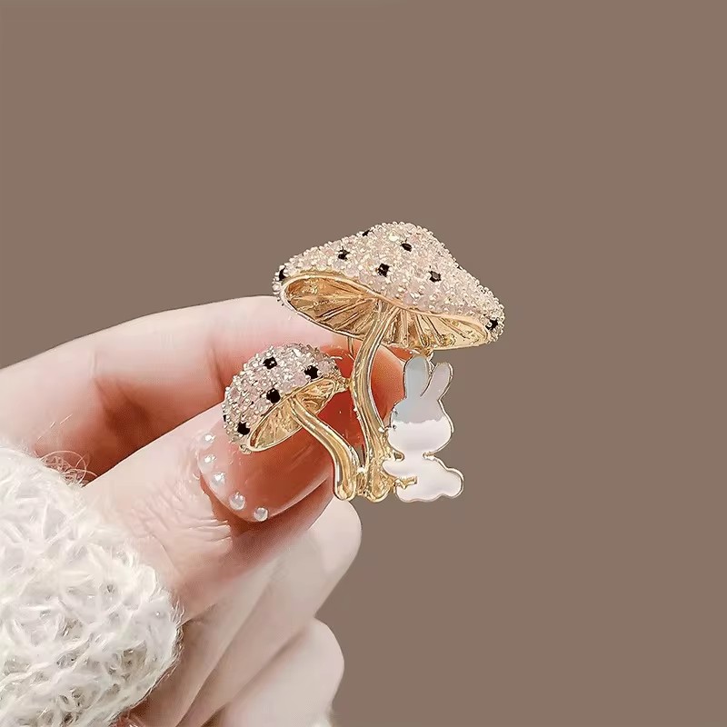 Romantic Rabbit Brooch for Men - Men'S Accessories Trends 2025 のレビューと価格